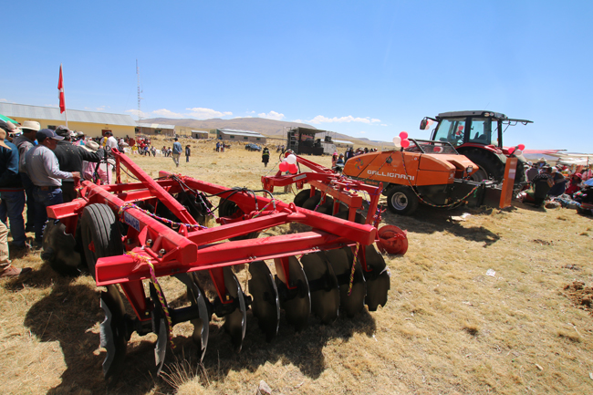 Antapaccay entrega equipos e implementos agrícolas en Espinar.