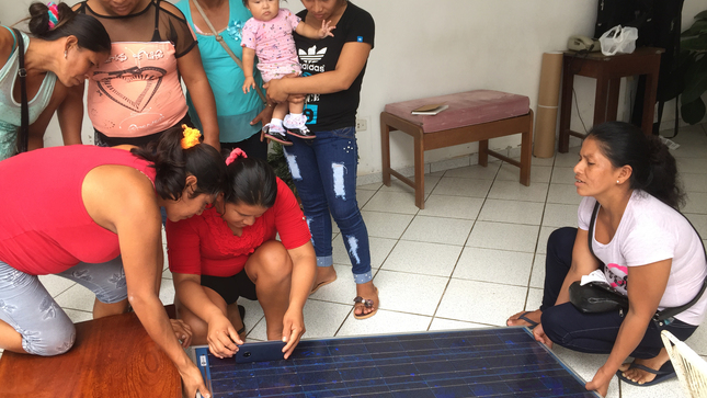 MINEM capacita a más de 200 mujeres en energías sostenibles