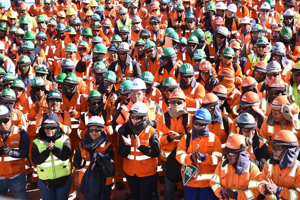 Trabajadores locales en Quellaveco